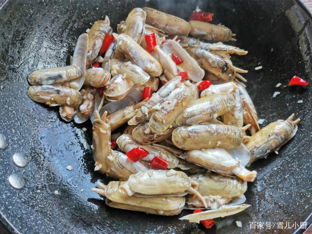 這個海鮮被稱作“小人仙”，肉質肥美，用這個方法做，一盤不夠吃