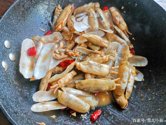 這個海鮮被稱作“小人仙”，肉質肥美，用這個方法做，一盤不夠吃